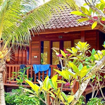 Lembongan Tropical Guesthouse Exterior photo